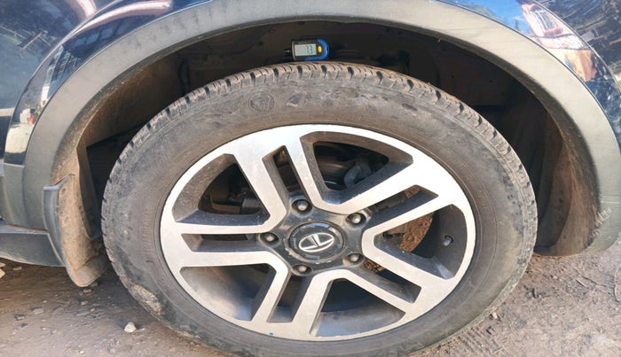 2016 Tata Hexa XT 4X2 7 STR, Diesel, Manual, 1,51,487 km, tyre