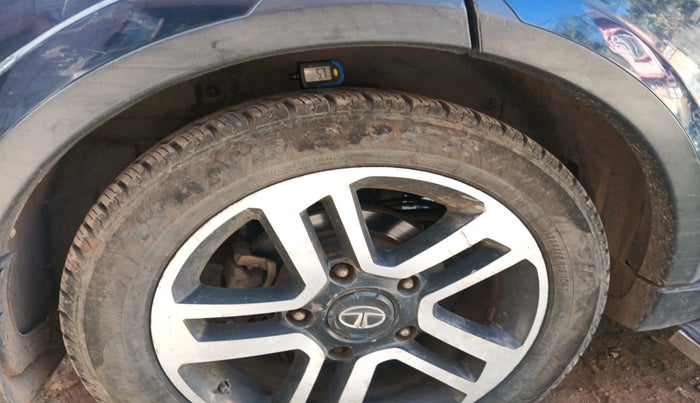 2016 Tata Hexa XT 4X2 7 STR, Diesel, Manual, 1,51,487 km, tyre