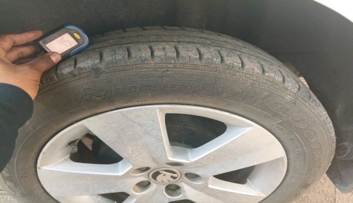 2019 Skoda Rapid AMBITION 1.6 MPI MT, Petrol, Manual, 39,566 km, tyre