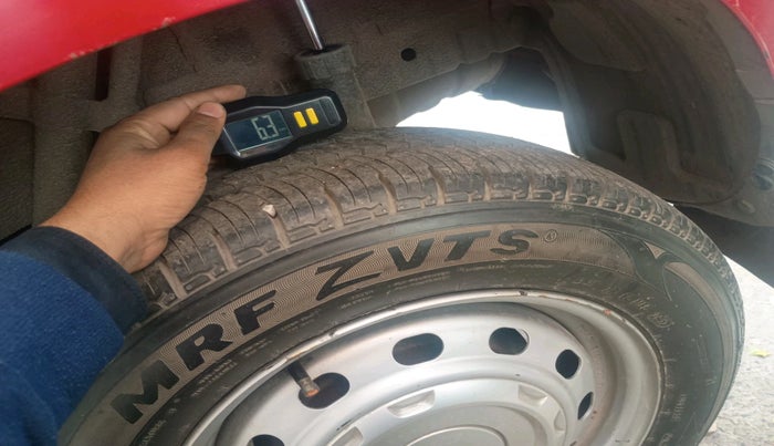 2017 Mahindra Kuv100 K2 6 STR, Petrol, Manual, 27,610 km, tyre