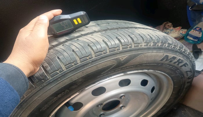 2017 Mahindra Kuv100 K2 6 STR, Petrol, Manual, 27,610 km, tyre