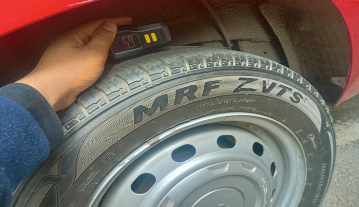 2017 Mahindra Kuv100 K2 6 STR, Petrol, Manual, 27,610 km, tyre