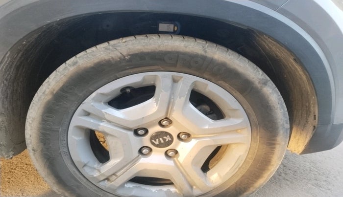 2020 KIA SONET HTX 1.5, Diesel, Manual, 1,56,461 km, tyre