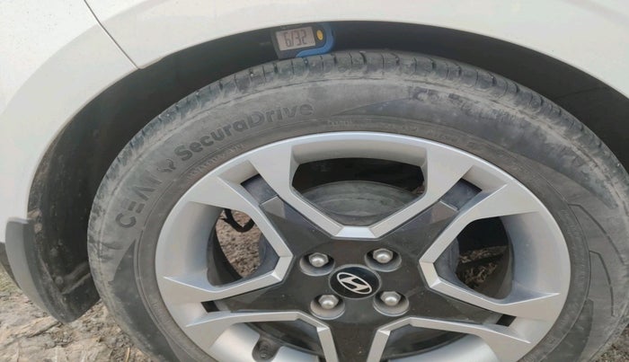 2024 Hyundai NEW I20 Sportz (O) 1.2, Petrol, Manual, 12,200 km, tyre