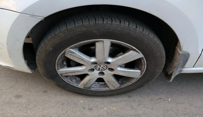 2011 Volkswagen Vento HIGHLINE DIESEL 1.6, Diesel, Manual, 1,17,635 km, tyre