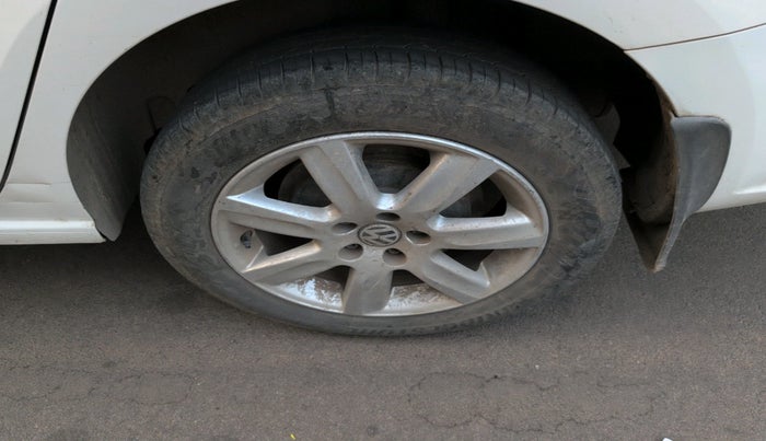 2011 Volkswagen Vento HIGHLINE DIESEL 1.6, Diesel, Manual, 1,17,635 km, tyre