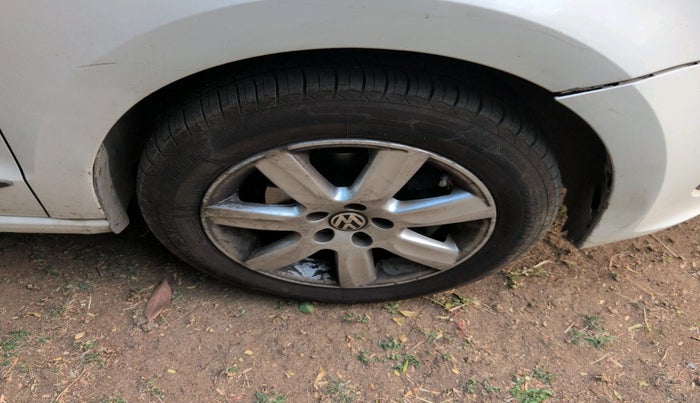 2011 Volkswagen Vento HIGHLINE DIESEL 1.6, Diesel, Manual, 1,17,635 km, tyre