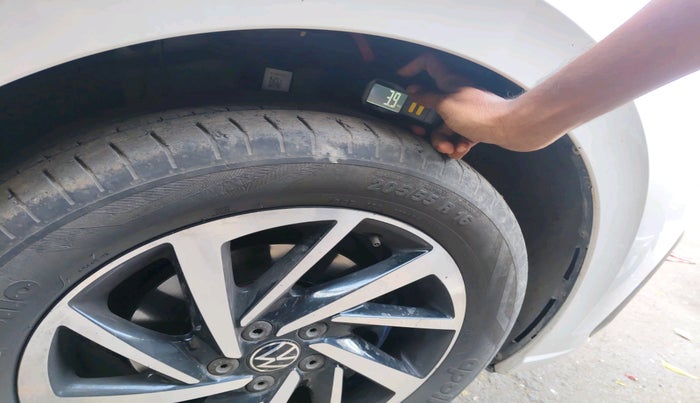 2023 Volkswagen VIRTUS TOPLINE TSI 1.0 MT, Petrol, Manual, 39,188 km, tyre