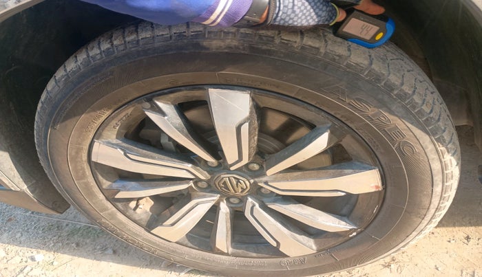 2020 MG HECTOR SHARP 2.0 DIESEL, Diesel, Manual, 83,225 km, tyre