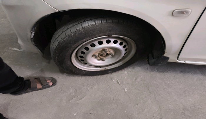 2015 Honda Amaze 1.2L I-VTEC E, Petrol, Manual, 58,532 km, tyre