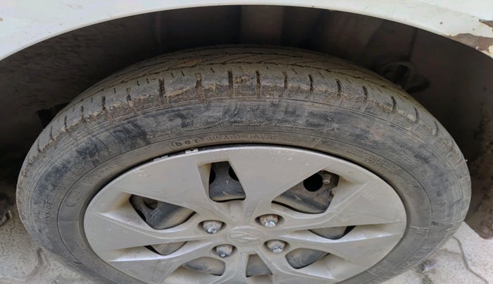 2016 Hyundai Xcent S 1.2, Petrol, Manual, 70,810 km, tyre