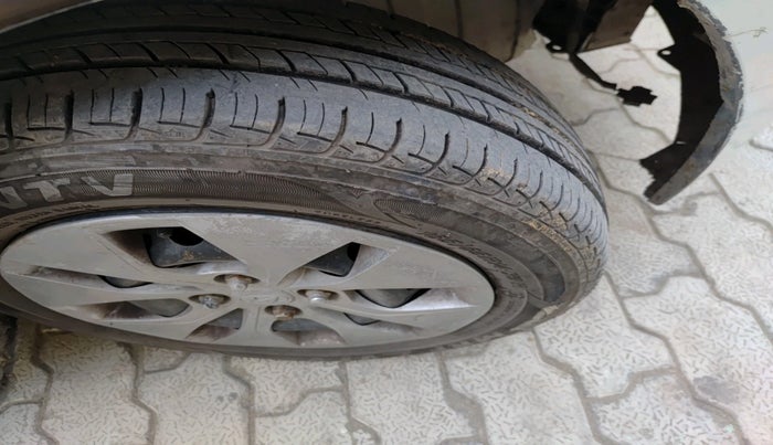 2016 Hyundai Xcent S 1.2, Petrol, Manual, 70,810 km, tyre