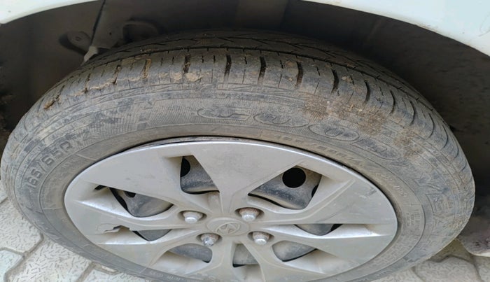 2016 Hyundai Xcent S 1.2, Petrol, Manual, 70,810 km, tyre