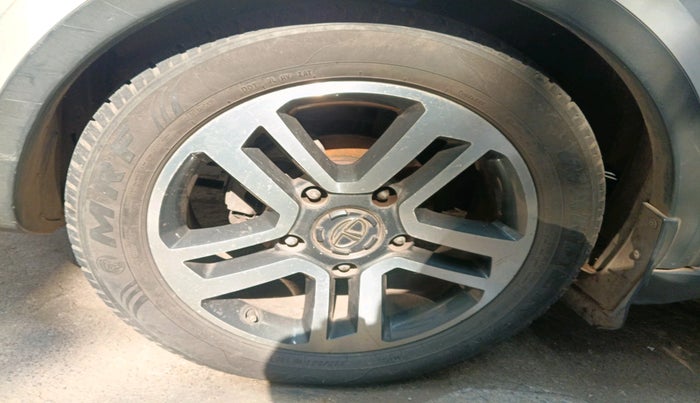 2017 Tata Hexa XM 4X2 7 STR, Diesel, Manual, 77,101 km, tyre