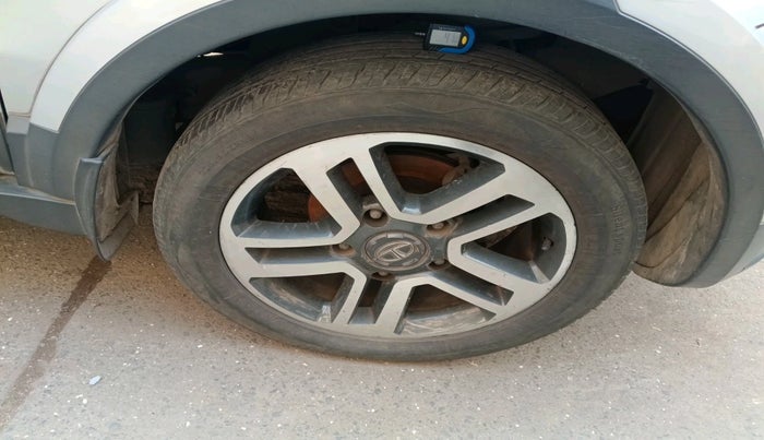 2017 Tata Hexa XM 4X2 7 STR, Diesel, Manual, 77,101 km, tyre