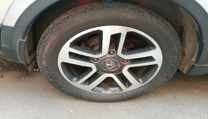 2017 Tata Hexa XM 4X2 7 STR, Diesel, Manual, 77,101 km, tyre