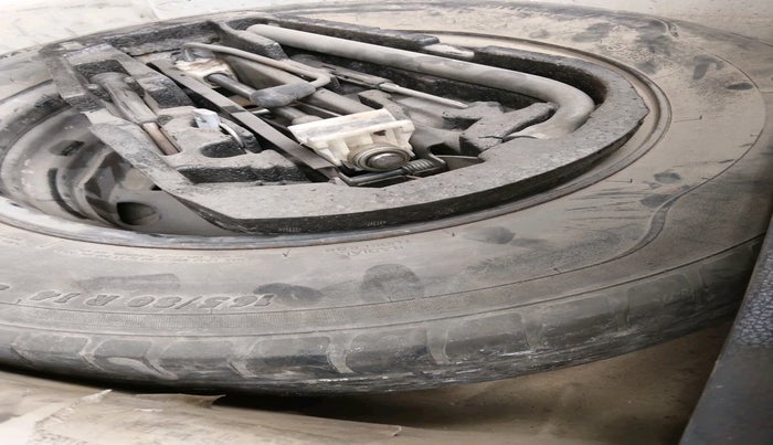 2011 Volkswagen Polo TRENDLINE 1.2L DIESEL, Diesel, Manual, 1,56,961 km, tyre