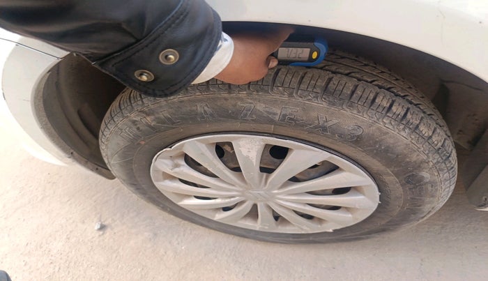 2015 Maruti Swift Dzire VXI, Petrol, Manual, 37,274 km, tyre