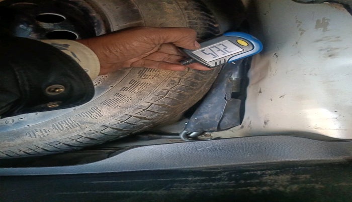 2015 Maruti Swift Dzire VXI, Petrol, Manual, 37,274 km, tyre