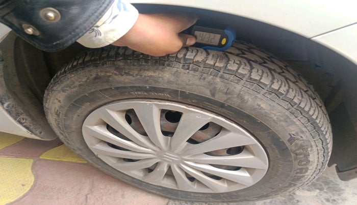 2015 Maruti Swift Dzire VXI, Petrol, Manual, 37,274 km, tyre