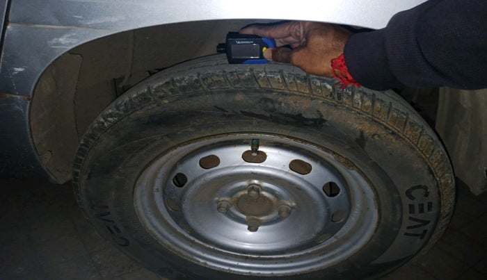 2018 Mahindra Kuv100 K2 TRIP CNG, Petrol, Manual, 69,755 km, tyre