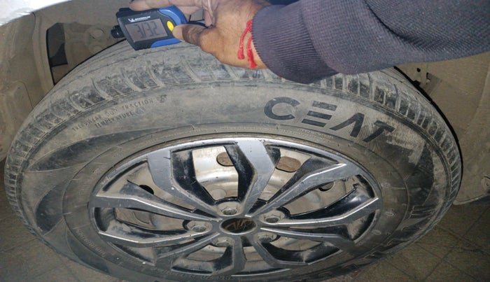 2018 Mahindra Kuv100 K2 TRIP CNG, Petrol, Manual, 69,755 km, tyre