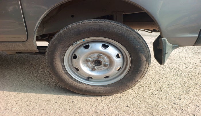 2021 Maruti Eeco 5 STR AC CNG, Petrol, Manual, 2,36,660 km, tyre