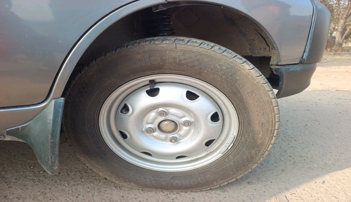 2021 Maruti Eeco 5 STR AC CNG, Petrol, Manual, 2,36,660 km, tyre