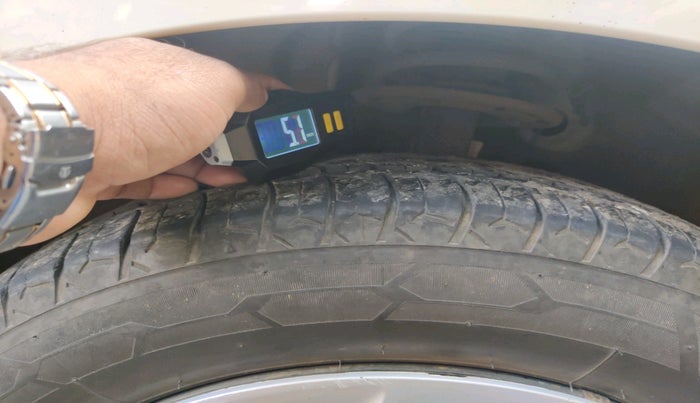 2021 Maruti Ertiga VXI CNG, Petrol, Manual, 1,01,267 km, tyre