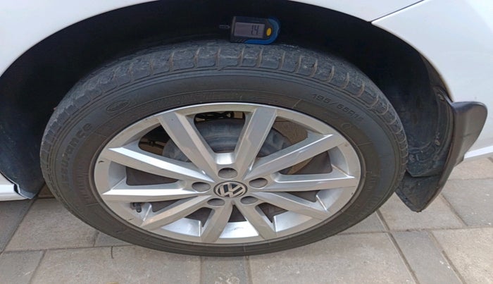 2017 Volkswagen Ameo HIGHLINE1.2L PLUS 16 ALLOY, Petrol, Manual, 64,357 km, tyre