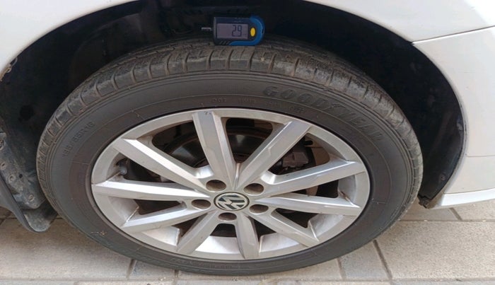 2017 Volkswagen Ameo HIGHLINE1.2L PLUS 16 ALLOY, Petrol, Manual, 64,357 km, tyre