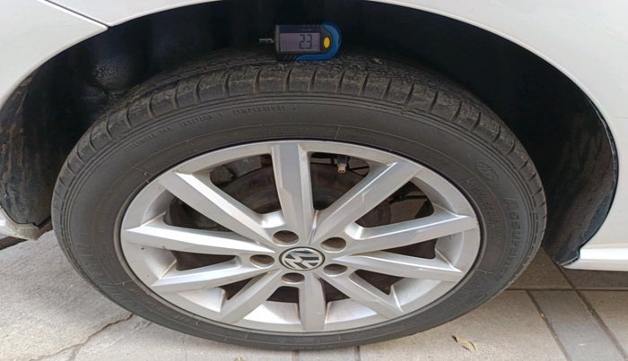 2017 Volkswagen Ameo HIGHLINE1.2L PLUS 16 ALLOY, Petrol, Manual, 64,357 km, tyre