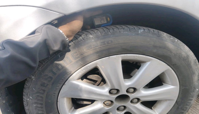 2011 Toyota Corolla Altis VL AT PETROL, Petrol, Automatic, 89,472 km, tyre