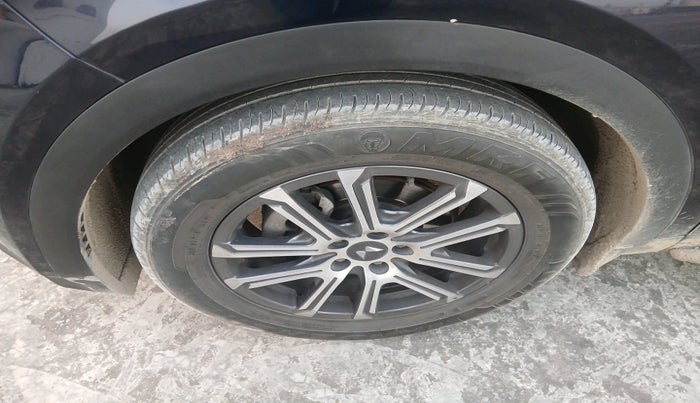 2022 Mahindra XUV700 AX 7 LUXURY D AWD AT 7 STR, Diesel, Automatic, 39,739 km, tyre