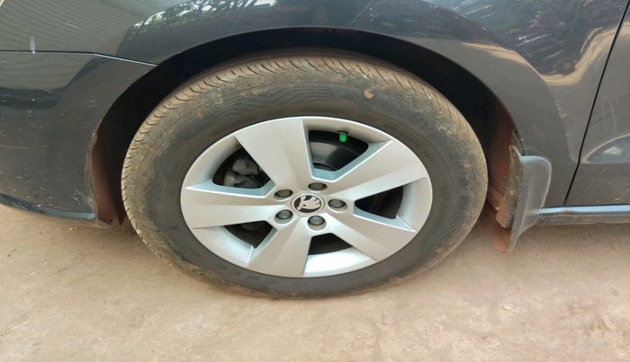 2020 Skoda Rapid AMBITION AT TSI, Petrol, Automatic, 1,47,770 km, tyre