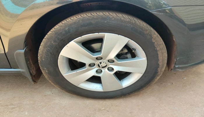 2020 Skoda Rapid AMBITION AT TSI, Petrol, Automatic, 1,47,770 km, tyre