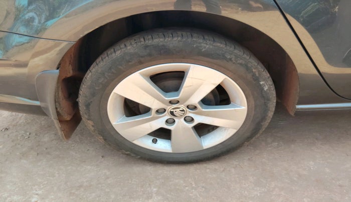 2020 Skoda Rapid AMBITION AT TSI, Petrol, Automatic, 1,47,770 km, tyre