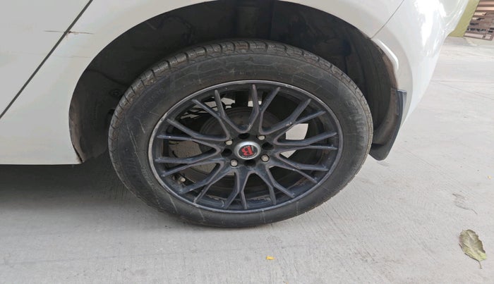 2020 Tata ALTROZ XT PETROL, Petrol, Manual, 72,603 km, tyre