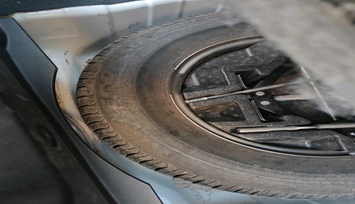 2020 Tata ALTROZ XT PETROL, Petrol, Manual, 72,603 km, tyre