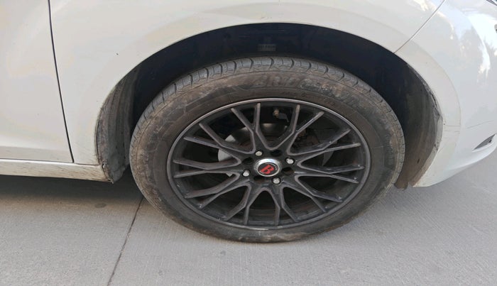 2020 Tata ALTROZ XT PETROL, Petrol, Manual, 72,603 km, tyre