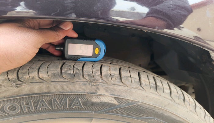 2019 Toyota Innova Crysta 2.4 VX 8 STR, Diesel, Manual, 1,10,700 km, tyre