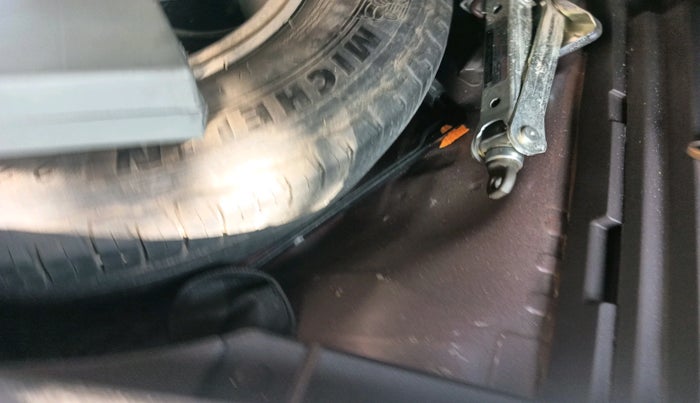 2015 Honda CRV 2.4L 4WD AVN AT, Petrol, Automatic, 1,35,734 km, tyre