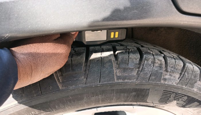 2015 Honda CRV 2.4L 4WD AVN AT, Petrol, Automatic, 1,35,734 km, tyre