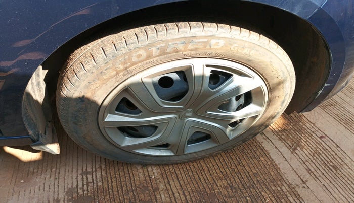 2023 Tata ALTROZ XM PLUS CNG, Petrol, Manual, 30,696 km, tyre