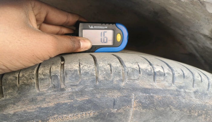 2013 Renault Fluence 1.5 E4, Diesel, Manual, 84,023 km, tyre