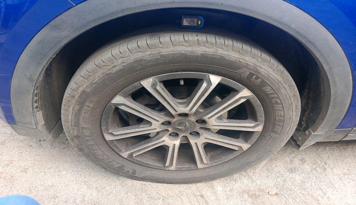 2022 Mahindra XUV700 AX 7 LUXURY D MT 7 STR, Diesel, Manual, 1,08,226 km, tyre