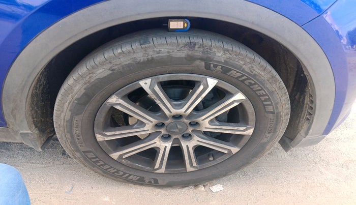 2022 Mahindra XUV700 AX 7 LUXURY D MT 7 STR, Diesel, Manual, 1,08,226 km, tyre