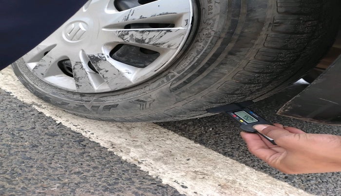 2013 Maruti Swift Dzire VXI, Petrol, Manual, 99,050 km, tyre