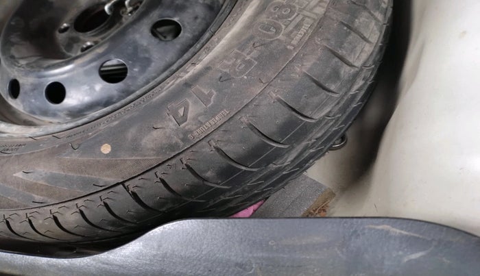 2013 Maruti Swift Dzire VXI, Petrol, Manual, 99,050 km, tyre