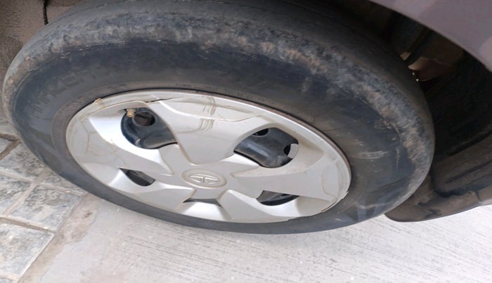 2017 Tata Tiago XT PETROL, Petrol, Manual, 90,229 km, tyre